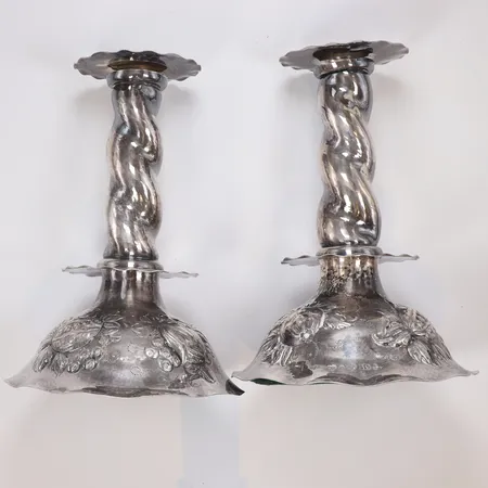 Ett par ljusstakar Barockstil, 18cm, lös gipsfyllning, defekt, silver, 830/1000, bruttovikt 818,7g Vikt: 818,7 g