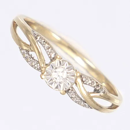 Ring med diamant ca 0,02ct, stl 17, bredd 2-4mm, 14K Vikt: 1,3g Vikt: 1,3 g