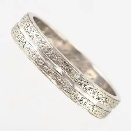 Ring vitguld mönsterdekor stl:20 bredd:4mm, gravyr, 18K Vikt: 6,2 g