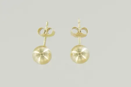 Ett par örhängen, bredd 5,9 mm, 18K Vikt: 0,5 g