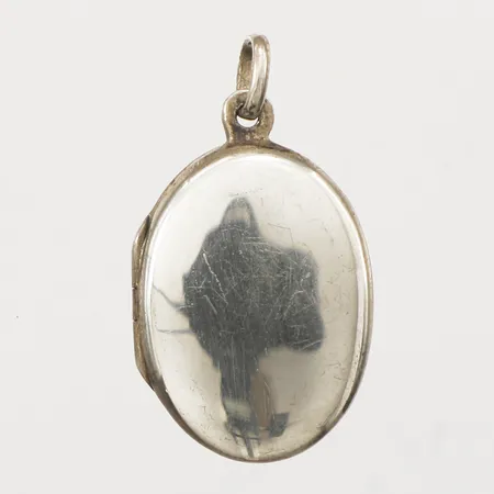 Hänge medaljong, längd 35mm inkl ögla, bredd 20mm, 925/1000 silver Vikt: 4,8 g