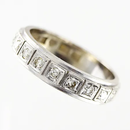 Ring, halvallians, 8/8-slipade diamanter 0,21ctv enligt gravyr, stl 16½, bredd 4,3mm, vitguld, 18K. Vikt: 5,7 g