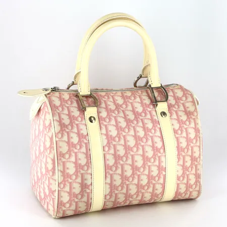 Väska Dior Dorissimo Trotter Boston Bag monogram canvas med skinndetaljer, numrerad: BO0064,16x20x25cm, fläckar finns, slitage på lädersömmar lås och nycklar, dustbag, inga övriga tillbehör Vikt: 0 g
