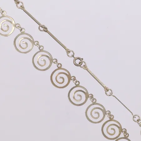Collier, längd 37,5cm, bredd 12mm, ostämplat silver Vikt: 7,4 g
