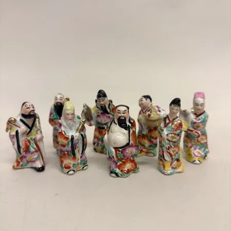 8 miniatyrfiguriner, Kina, höjd 7-8cm, handmålat polykromt porslin
