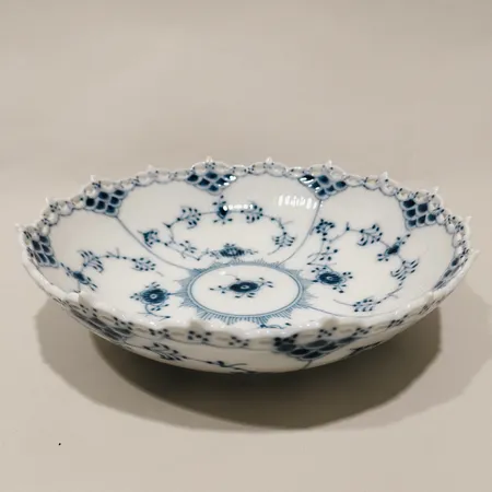 Skålfat Royal Copenhagen Musselmalet, helblond, nr:1018, Ø21, porslin