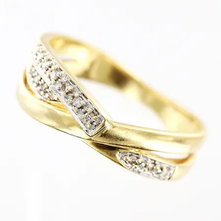 Ring med diamanter 14 x ca 0,005ct, stl 19¾, bredd 2,5-7mm, GHA, 18K Vikt: 6,3 g