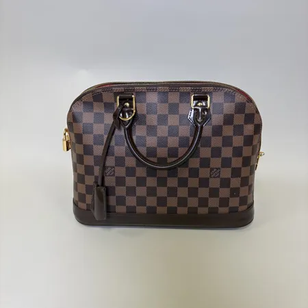 Handväska Louis Vuitton Alma PM Damier Ebene modell:N53151, två innerfickor, mått ca 31x15x22cm, tillverkningsdatum CT3135, kvitto från 16/01/2016 Louis Vuitton London, tillhörande lås och nyckel, dustbag, ytterkartong.
