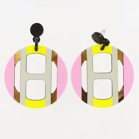 Ett par örhängen Hermés H Equipe lackerat horn, total längd 65mm Ø50mm, Made in Vietnam, inga tillbehör Vikt: 0 g