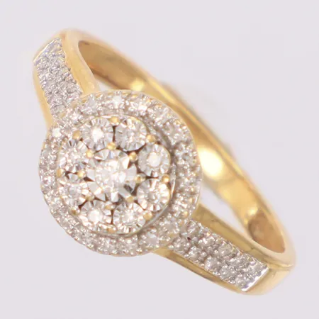 Ring med åttkantslipade diamanter, ca 0,26ctv, bredd 9,4mm, stl:17, GHA, 18K Vikt: 2,3 g