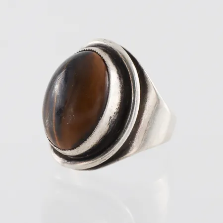 Ring silver 925/1000 med tigeröga,Herman Siersbol, ytslitage på stenen, storlek 17 ½ mm ,bredd 3.2-23 mm. Vikt: 9,7 g