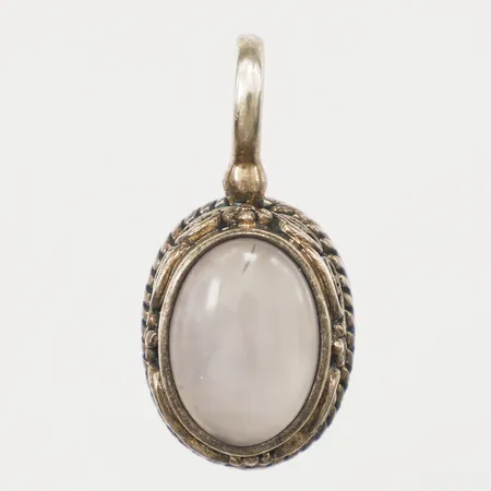 Hänge med troligen kalcedon, längd 30mm, bredd 15mm, 925/1000 silver Vikt: 7,3 g