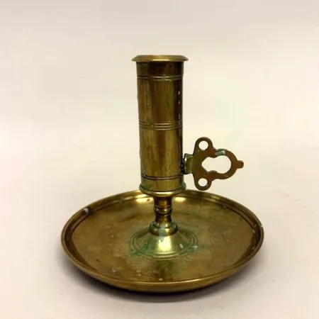 Ljusstake, Kontorsljusstaken no 68, Skultuna, höjd 11cm, repor, bruksskick, mässing Skickas med paket.