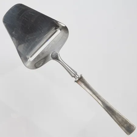 Osthyvel, längd ca 22,5cm, hyveldel i stål, 830/1000 silver, bruttovikt: 66,6g.