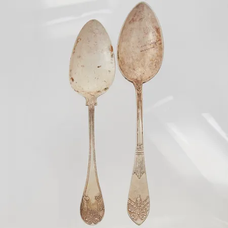 2 Äldre skedar 20/21cm, 830/1000 Silver 98,4g.