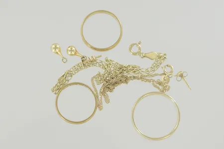 Ringar/armband/örhängen, gravyr/defekt, 18K Vikt: 19,2 g