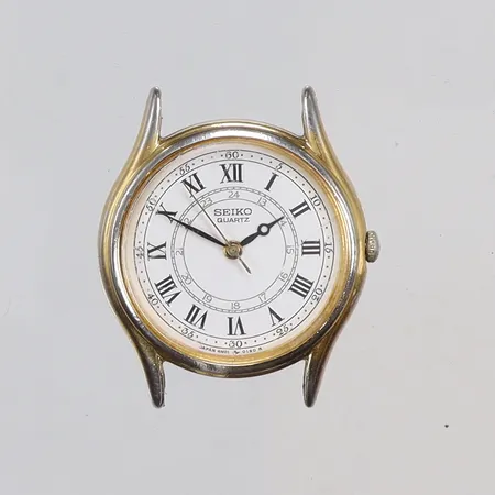 Damur Seiko Ø25mm ref nr. 4N01-0010 boett nr. 031404 quartz (går ej), repigt glas, slitage, utan länk och tillbehör