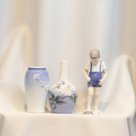 2st Vaser samt Figurin B&G och Royal Copenhagen, pojke med limmat huvud, vas med slipad hals, modeller: 1870, 1659 och 678 (Blå Måsen) höjd 13,5-20cm  Skickas med postpaket.
