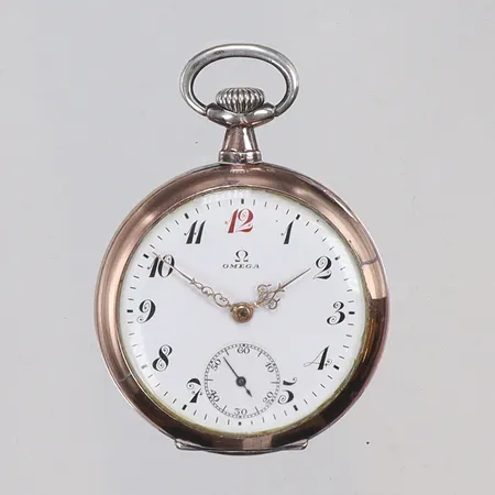 Fickur Omega Ø35mm, boett nr. 5845917, verks nr. 5055833, röd 12a, silver, 900/1000, bruttovikt 35,7g