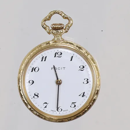 Fickur Facit s.k. "Mormorsur" 18K Ø30mm manuell uppdragning (defekt, går ej), gravyr, bruttovikt 20,5g 