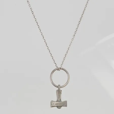 Kedja med hänge "hammare" 50cm, hänge ca 24mm830/1000 Silver 15,0g.
