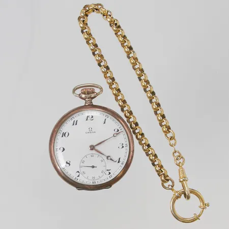 Fickur Omega, boettnr:10399420, graverad innerboett i silver, skadad tavla, 800/1000 Silver.