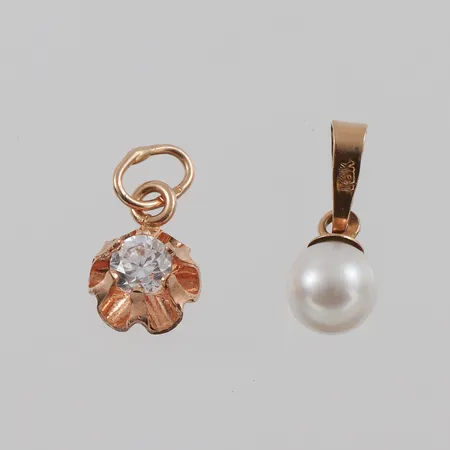 Hängen 2 st 18k,höjd ca 5.6-13 mm. Vikt: 0,8 g