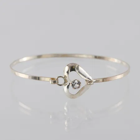 Armband stelt silver,stämplad Finland,diameter ca 5.5 cm. Vikt: 3,1 g