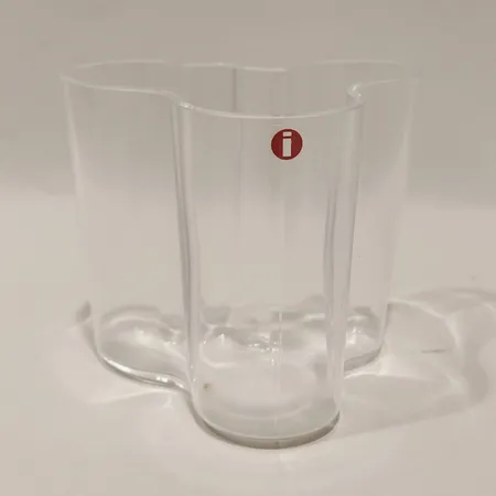 Vas Savoy Alvar Aalto för Iittala, höjd ca 9,5cm, etikettmärkt Skickas med paket.