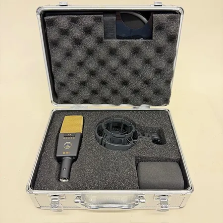 Kondensatormikrofon AKG C414 reference recording microphone, XLII, sernr VI2738-246121, muff och filter, år 2021, samt tillbehör, originalväska i aluminium
