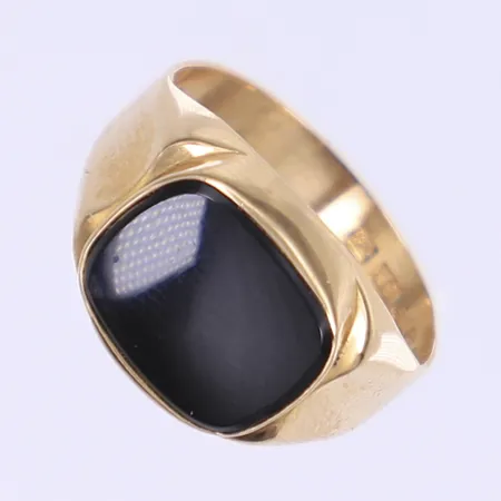 Ring med svart sten stl 17, bredd 3-11mm, tillv. Brofod Aktiebolaget, Falköping 1966, 18K Bruttovikt: 2,4g Vikt: 2,4 g
