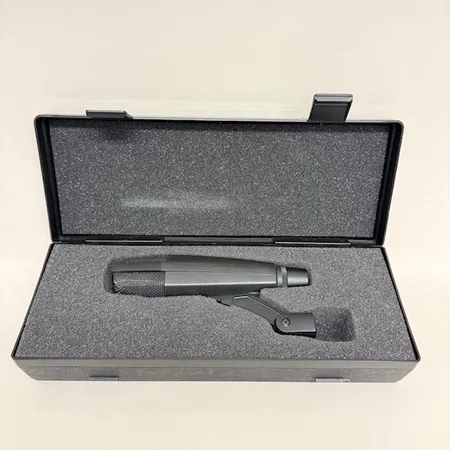 Mikrofon Sennheiser, MD 421 II, nr 268767, färgbortfall, buckla, med stativfäste, originalväska