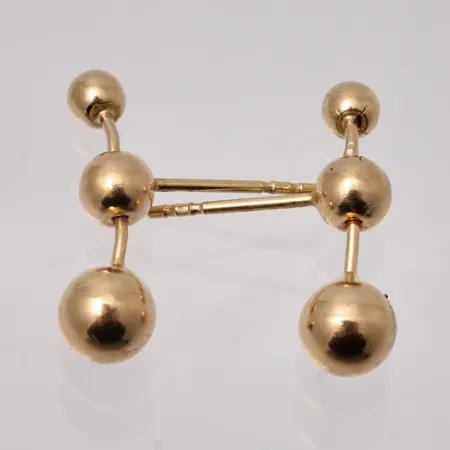 1par örhängen i 18K guld, mått 5,5x16,7mm, vikt 0,88g.