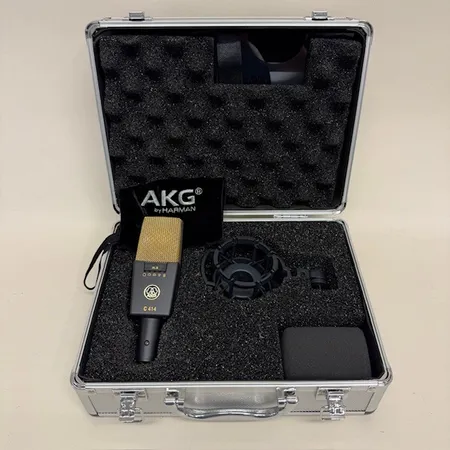 Kondensatormikrofon AKG C414 reference recording microphone, XLII, sernr VI2738-256454, muff och filter, år 2021, samt tillbehör, originalväska i aluminium