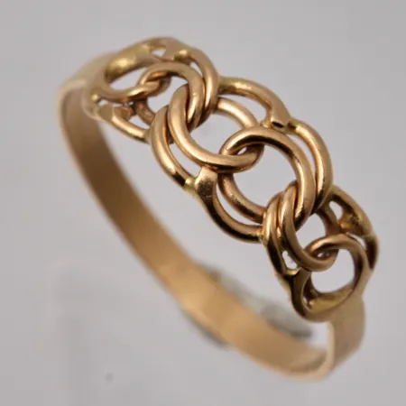 Ring i 18K guld, stl15½, Bismarck, bredd 1,8-5,7mm, vikt 1,12g.