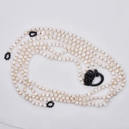 Pärlcollier tre-radigt odlade sötvattenspärlor barocka Ø ca 5 - 10mm längd: ca 71 - 83cm svart plastlås