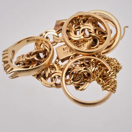 Diverse defekt guld, 18K vikt 35,84g.