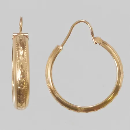 Ett par örhängen med dekor 19mm, 18K 2,5g.