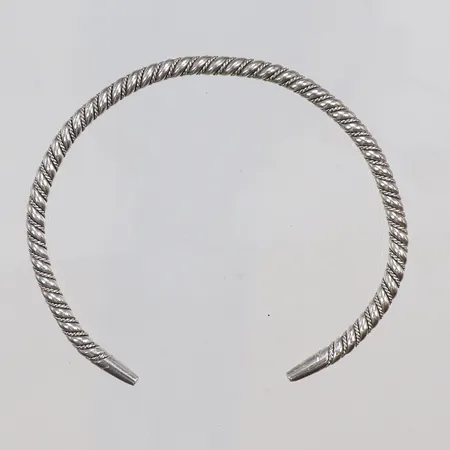 Ett stelt armband, 70x60m, något skevt, silver, 925/1000 Vikt: 14,7 g