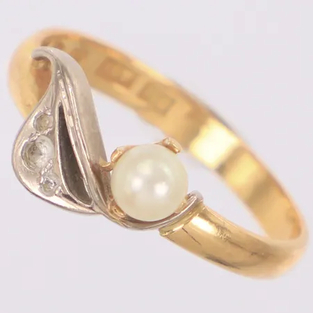 Ring odlad pärla och stenar stl:19, bredd 7,7mm, tvåfärgad, Alton Falköping 1983, 18K Vikt: 3,4 g