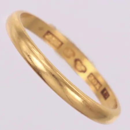 Ring slät, stl 22, bredd 2,9mm, gravyr, 20K Vikt: 3,7 g