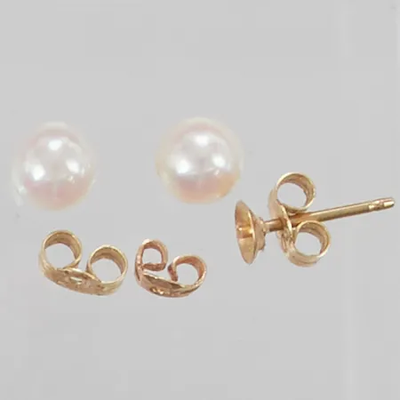 Ett par örhängen defekta, pärlor, 18K 1,4g.