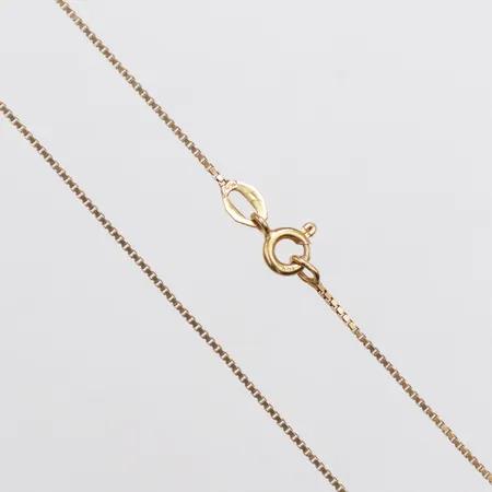 Kedja Venezia längd 45,5cm bredd 0,8mm,något ojämn länk, 18K  Vikt: 2,6 g