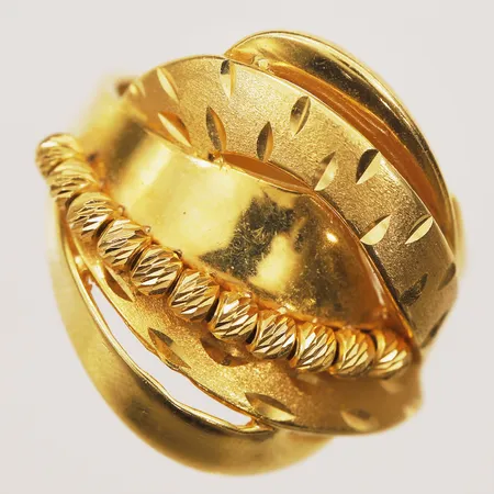 Ring, stl 18½, bredd 3-21mm, 21K Vikt: 6,4 g