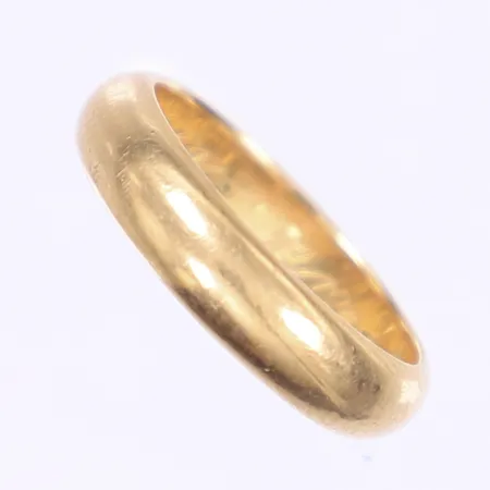 Ring slät stl 15, bredd 4mm, gravyr, 18K  Vikt: 4 g