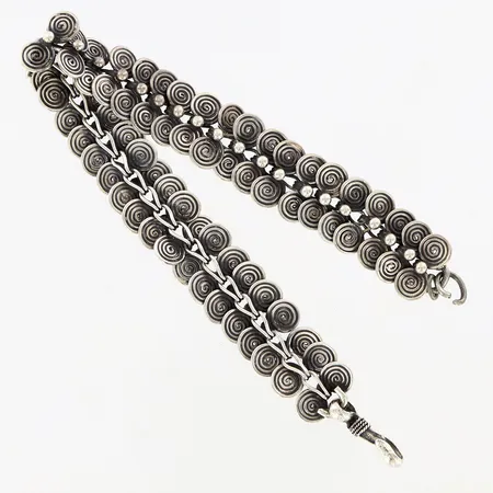 Armband 20cm bredd:4,3mm skevhet finns, öppen ögla vid lås Silver 925/1000 Vikt: 23,3 g