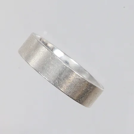 Ring stl 16¾, bredd 4mm, sliten, silver, 925/1000 Vikt: 3,9 g