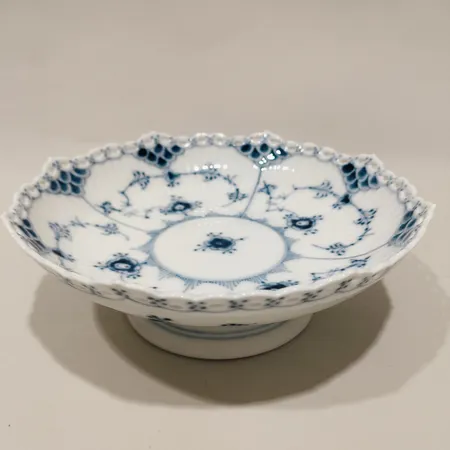 Skål på fot Royal Copenhagen Musselmalet nr:1023, Ø17,5, höjd 4,5cm