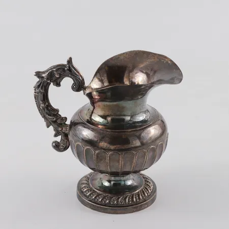 Gräddkanna Silver,Empire,Hans Stephan Liljeblad Nyköping 1839,gravyr på nedre kant,någon ojämnhet,höjd ca 12 cm. Vikt: 147 g