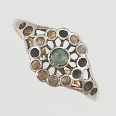 Ring, skena i 18K, fattning i silver, saknar stenar, bruttovikt 1,5g.